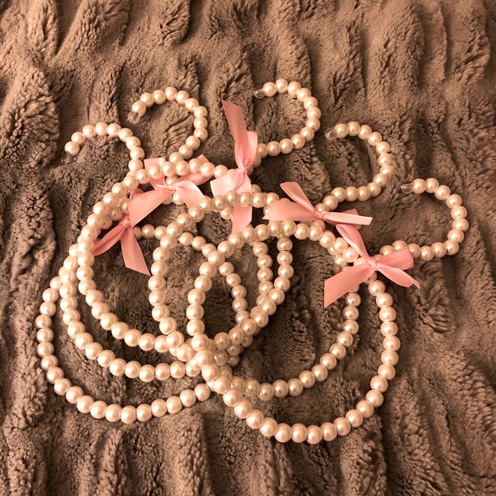 Set of 5 pearl hangers